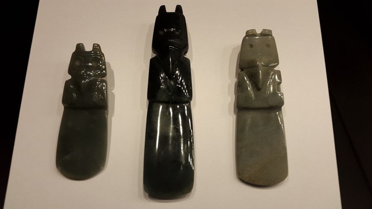 Admirer les objets du musée de Jade