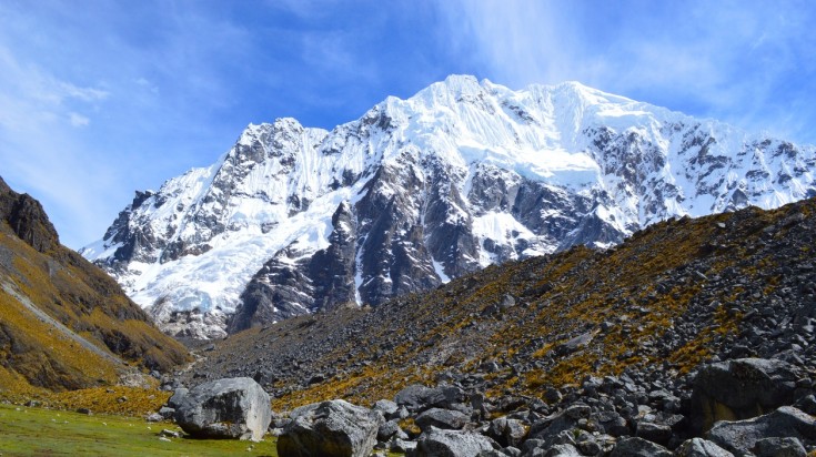 Sentier de montagne près de Cusco sur le trek de Huchuy Qosqo