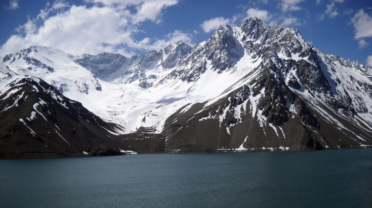 Réservoir Embalse el Yeso dans les Andes