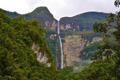 Découvrez une cascade secrète dans la nature péruvienne