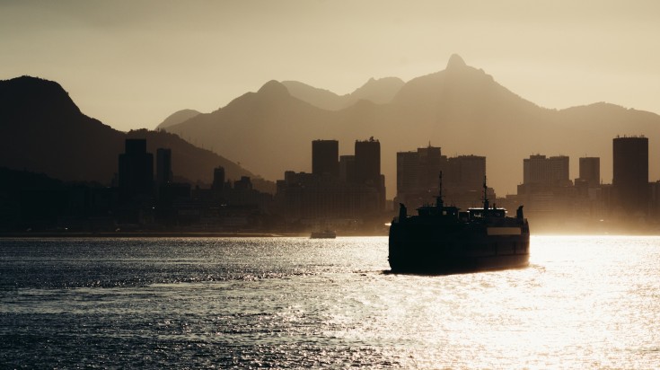 Paquebot de croisière le long de la côte sud-américaine