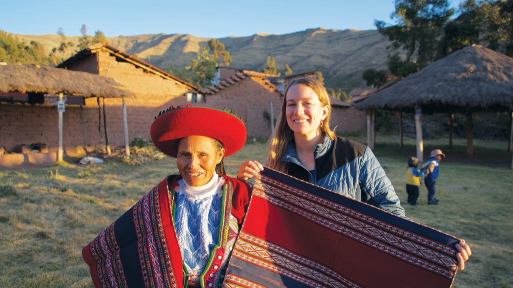 Femme en tenue traditionnelle quechua dans la région de Cusco