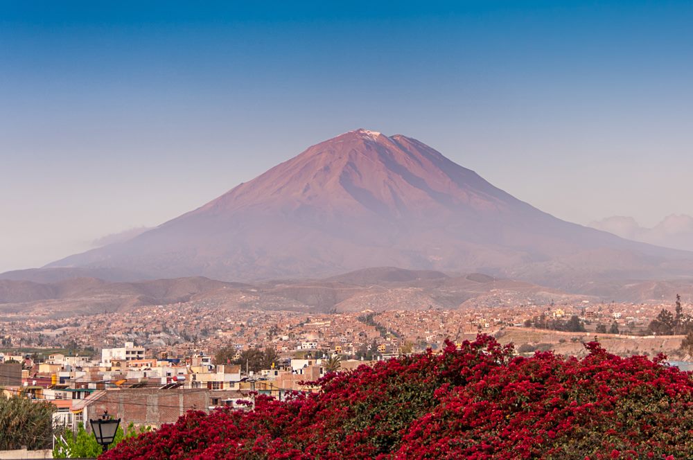 Arequipa : architecture coloniale en pierre blanche au pied des volcans