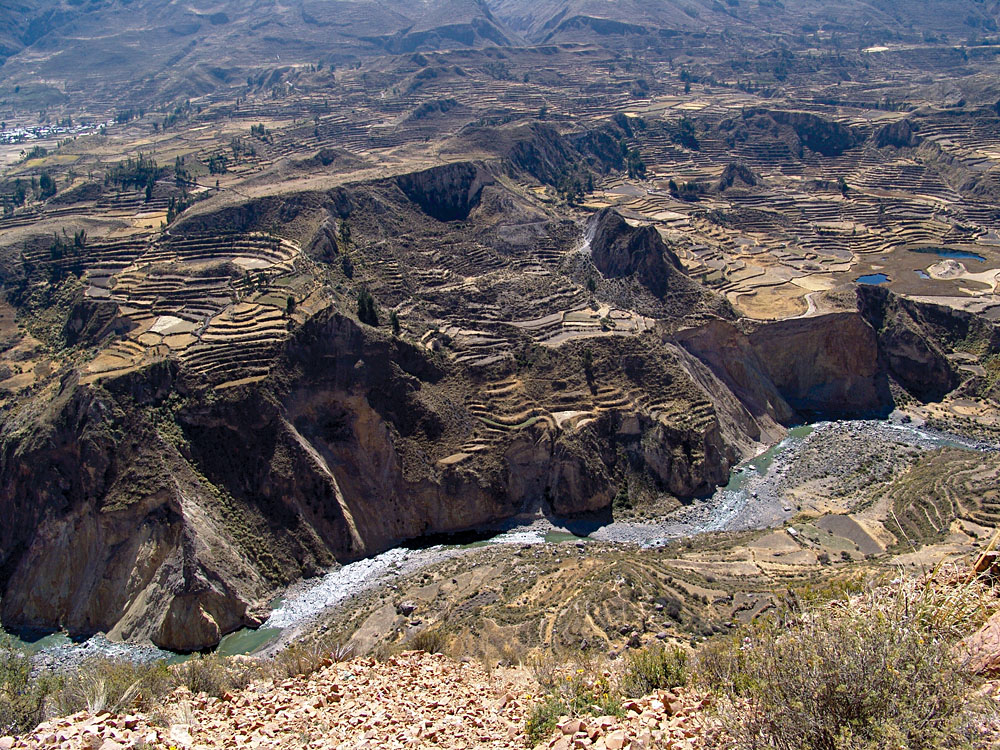 Arequipa : architecture coloniale en pierre blanche au pied des volcans
