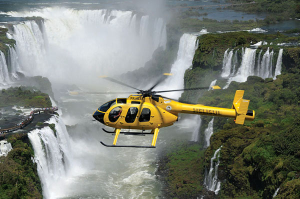 Chutes d&rsquo;Iguazú vues depuis une passerelle