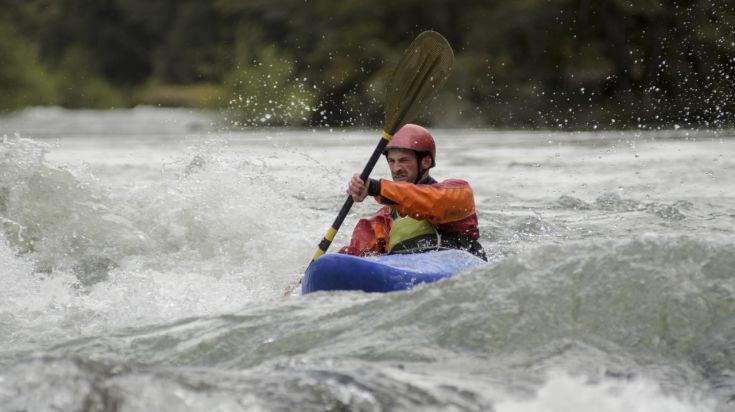 Kayak sur une rivière du Chili