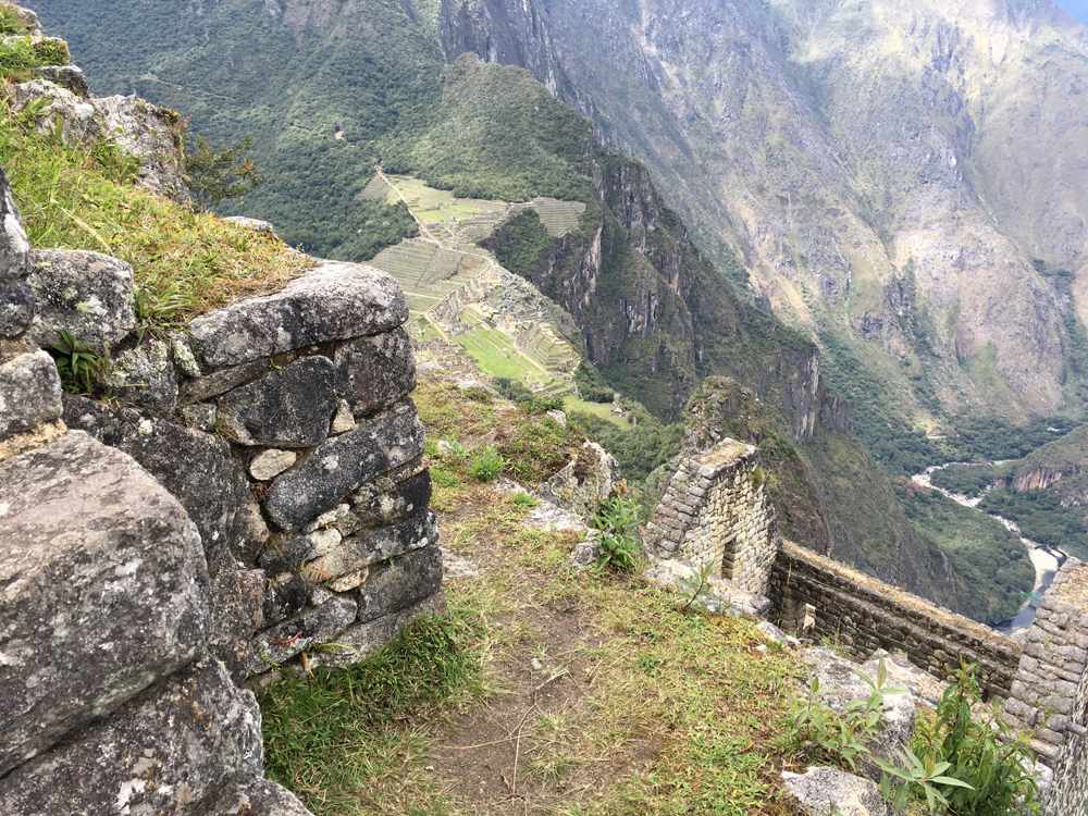 Le Huayna Picchu dominant les ruines du Machu Picchu, au Pérou
