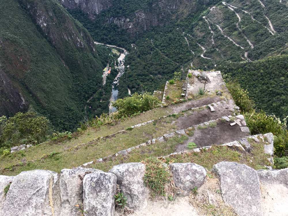 Sentier et marches du Huayna Picchu