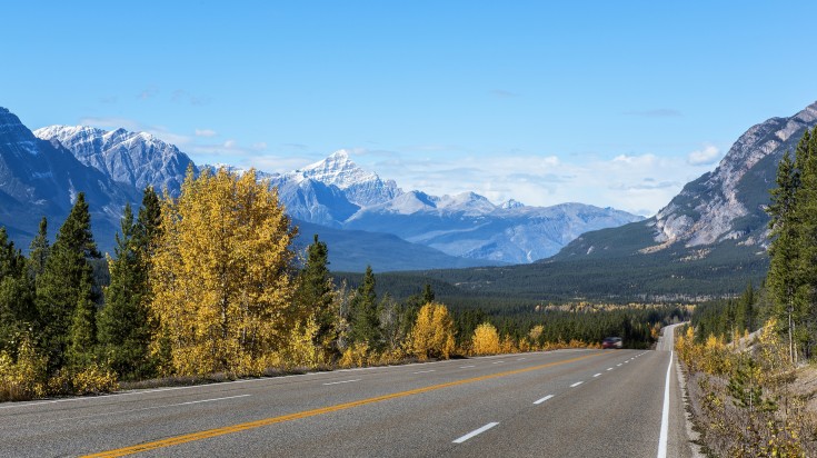 Lac glaciaire dans les Rocheuses canadiennes