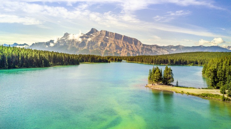 Lac glaciaire dans les Rocheuses canadiennes