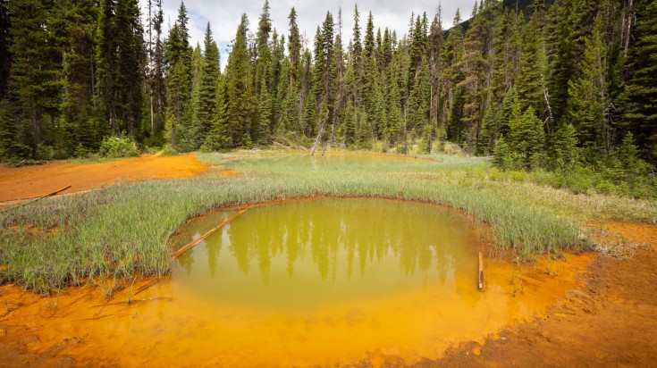 Lac glaciaire dans les Rocheuses canadiennes