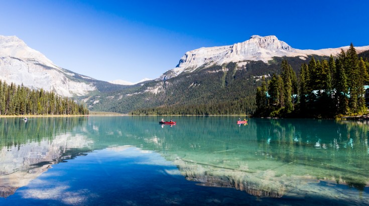 Lac glaciaire dans les Rocheuses canadiennes