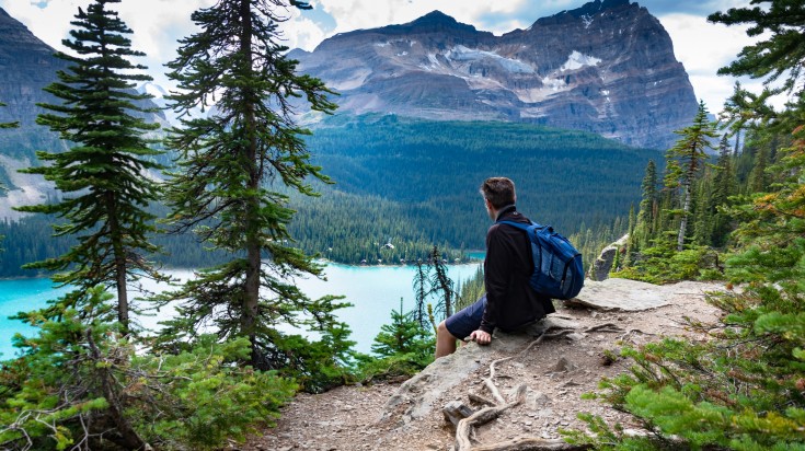 Lac glaciaire dans les Rocheuses canadiennes