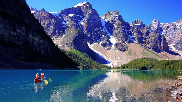 Lac glaciaire dans les Rocheuses canadiennes