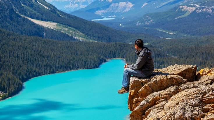 Lac glaciaire dans les Rocheuses canadiennes