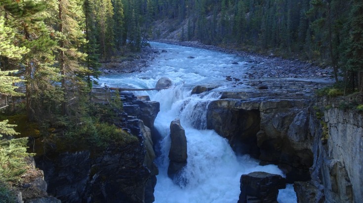 Lac glaciaire dans les Rocheuses canadiennes