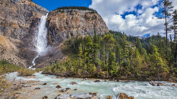 Lac glaciaire dans les Rocheuses canadiennes
