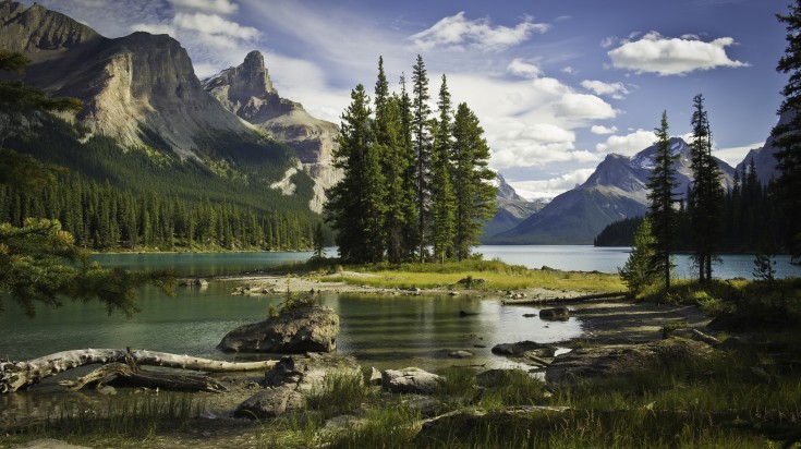 Lac glaciaire dans les Rocheuses canadiennes