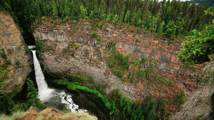 Lac glaciaire dans les Rocheuses canadiennes