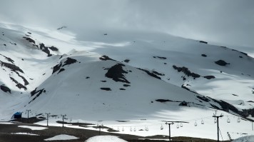 Lac et volcan dans la région des lacs du Chili
