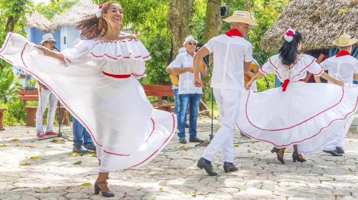 Illustration : 10. S’imprégner de la culture vibrante du carnaval de Santiago de Cuba
