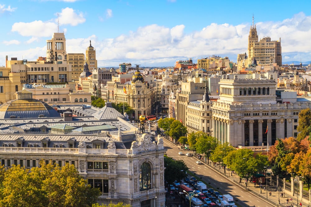 Place centrale d’une ville d’Espagne