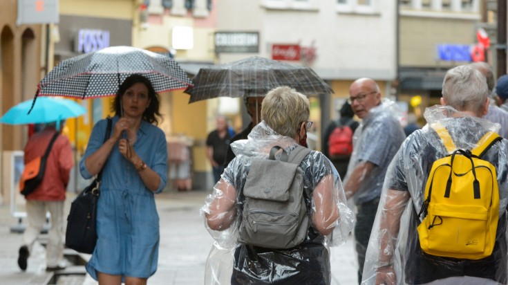 Imperméable et chaussures pour la saison des pluies au Mexique