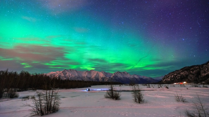Aurore boréale dans le ciel du nord du Canada