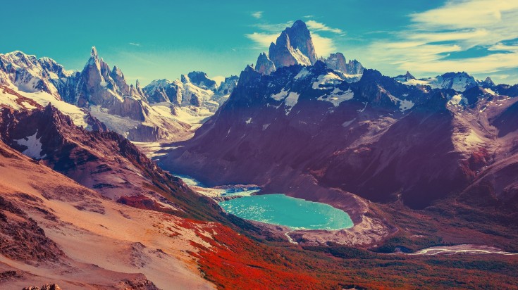 Lac et montagnes de Patagonie au début de l’automne