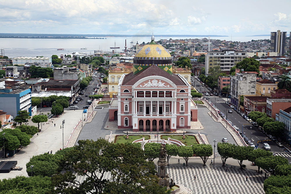 Fleuve Amazone et forêt tropicale près de Manaus