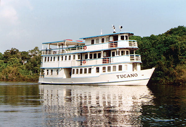 Bateau de croisière sur le fleuve Amazone