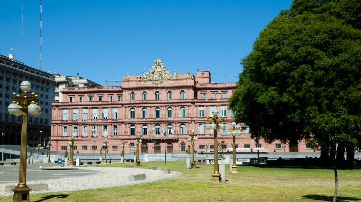 Façade rose de la Casa Rosada sur la Plaza de Mayo