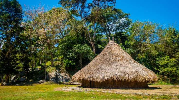 Plage et forêt tropicale du parc national de Tayrona en Colombie