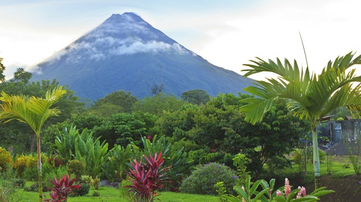 Famille en vacances dans la nature au Costa Rica