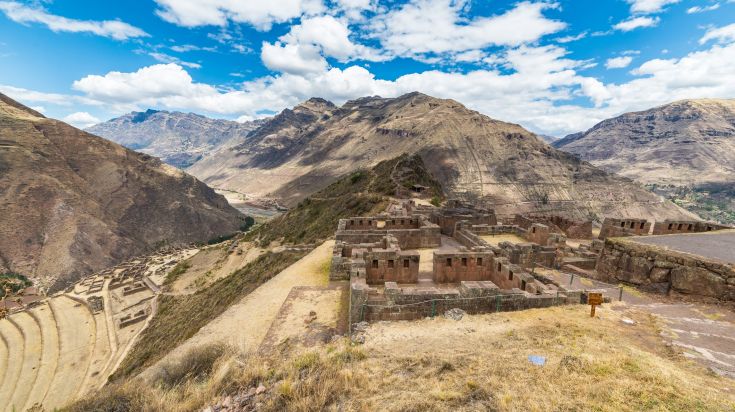 Sentier de montagne près de Cusco sur le trek de Huchuy Qosqo