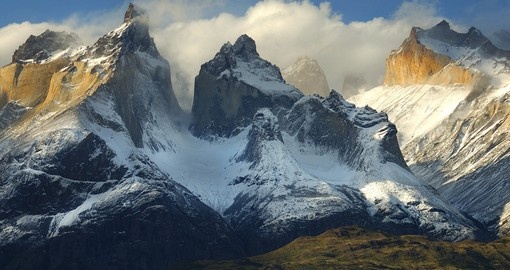 Les sommets enneigés des Cuernos del Paine dans le parc national Torres del Paine, en Patagonie chilienne